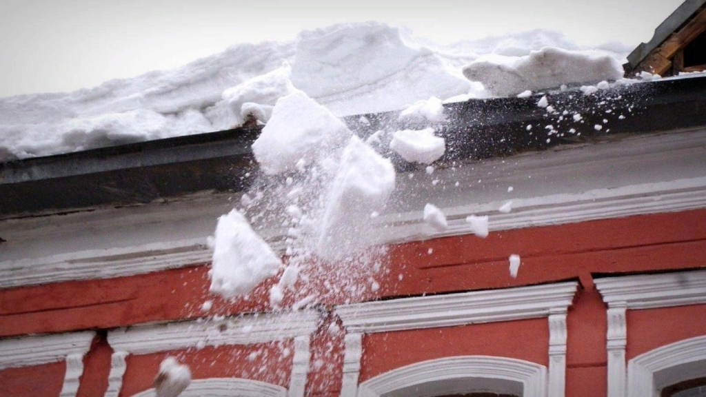 Снег на крыше.jpg